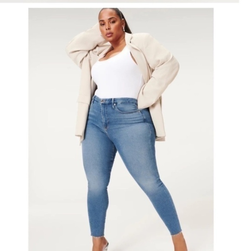 Good American Good Legs High Rise
Stretch Jeans Raw Hem Size 24